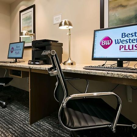 Best Western Plus Chestermere Hotel Exterior foto
