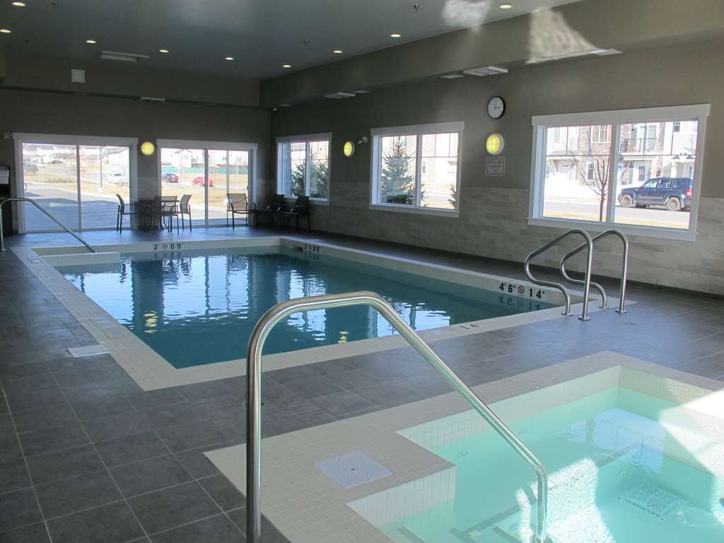 Best Western Plus Chestermere Hotel Instalações foto