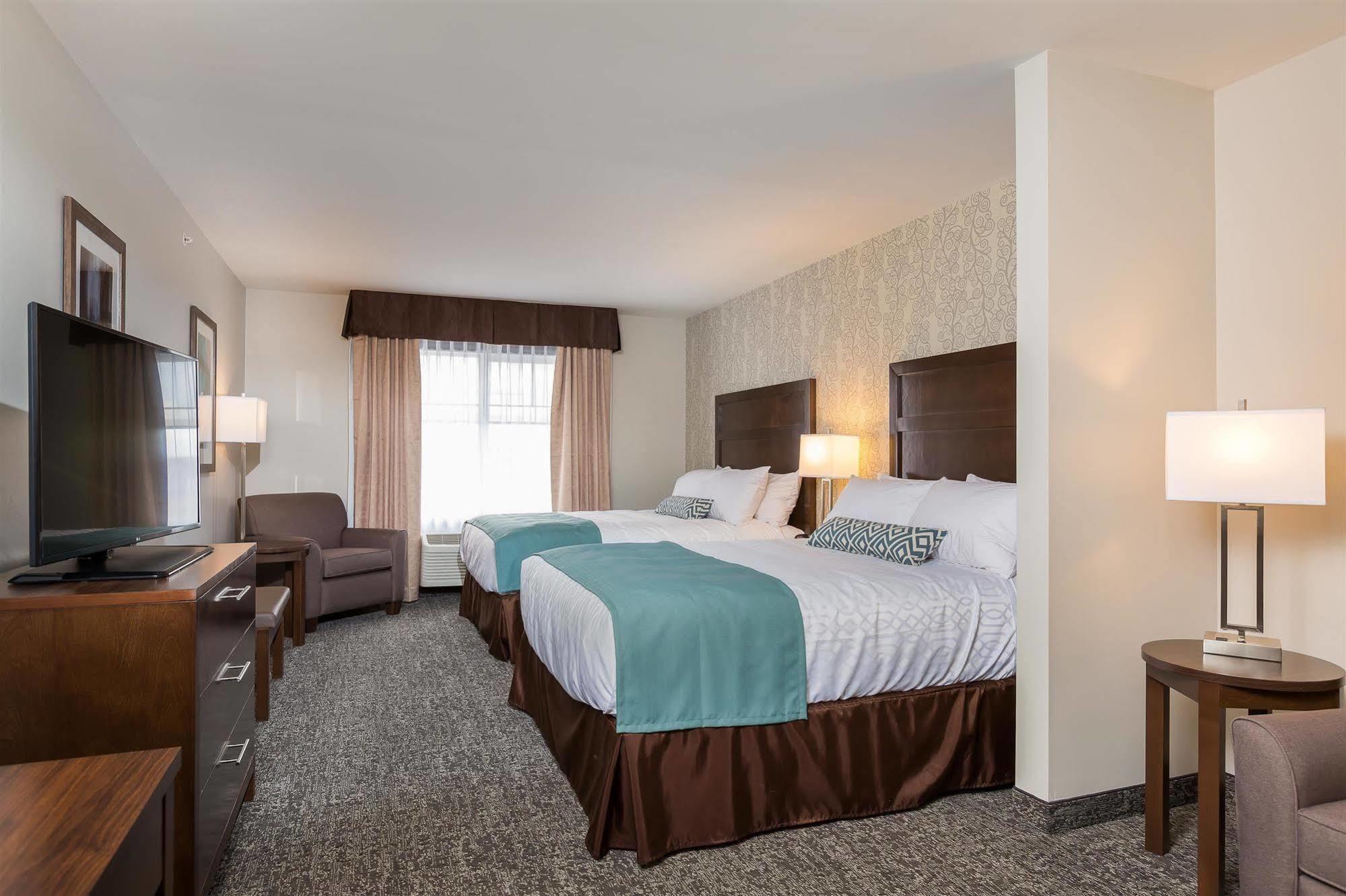 Best Western Plus Chestermere Hotel Exterior foto