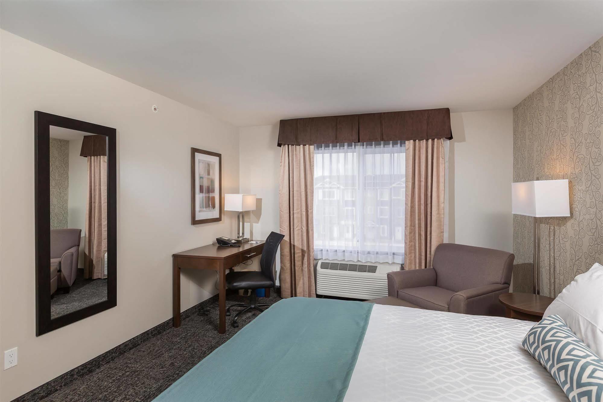 Best Western Plus Chestermere Hotel Exterior foto