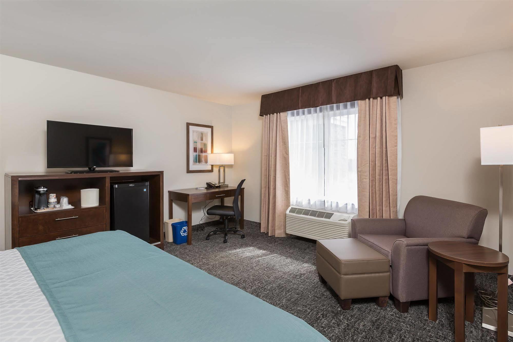 Best Western Plus Chestermere Hotel Exterior foto